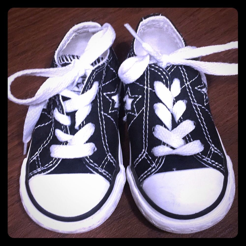 🐣+$3 Toddler boys m/ girl CONVERSE sz 5, like new